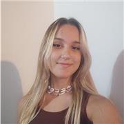Soy una persona muy imaginativa y soñadora, con muchas ganas de enseñar todo lo que sé y más. Soy muy organizada, dinámica, y me adapto a cualquier situación, con una actitud alegre y decidida. 
Mis clases van dirigidas a niños de 10 hasta 17 años, impar